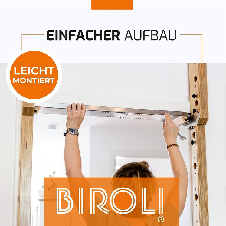 Einfacher Aufbau: Die obere Querstange des Biroli wird im Türrahmen montiert